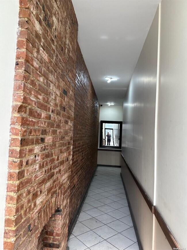 Building Photo - 959 Wyckoff Ave