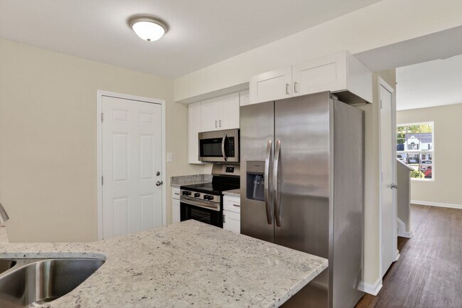 Building Photo - 713 Emerald Ct