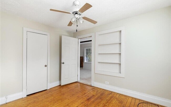 Building Photo - Amazing 2 bedroom 1 bathroom for rent!