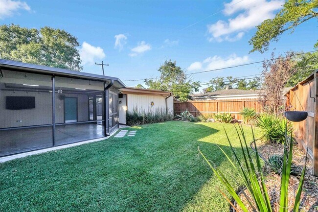 Building Photo - 10630 Olympia Dr