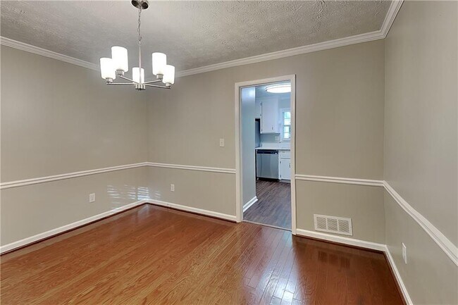 Building Photo - 2709 Hawk Dr NE