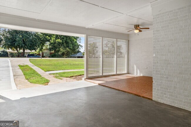 Building Photo - 215 Lagrange St