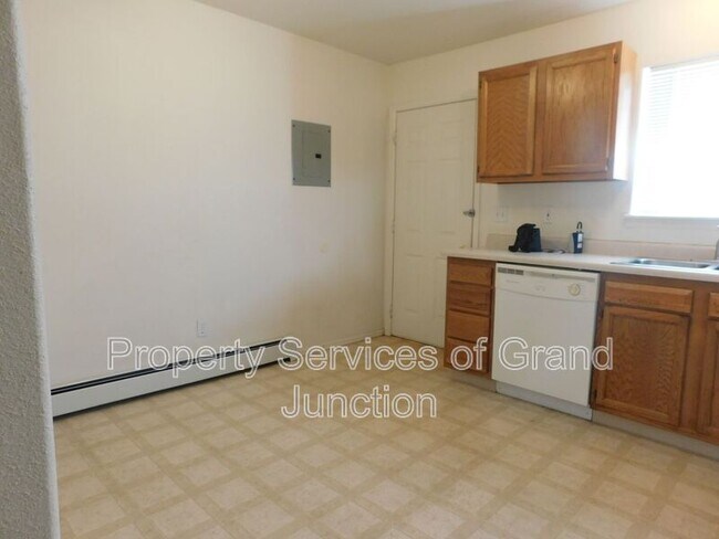 Building Photo - 433 Pendleton St