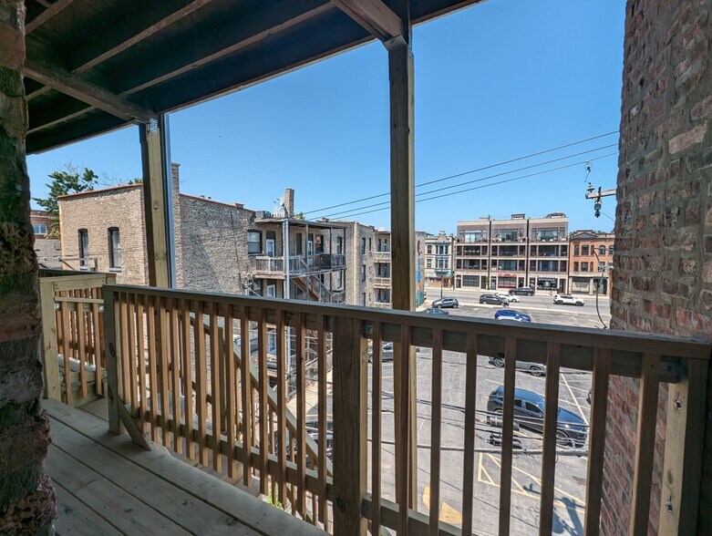 Building Photo - 3941 N Janssen Ave
