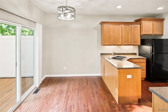 Building Photo - 404 Willott Square Dr