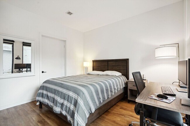 Building Photo - Modern Condo Living in Shaw