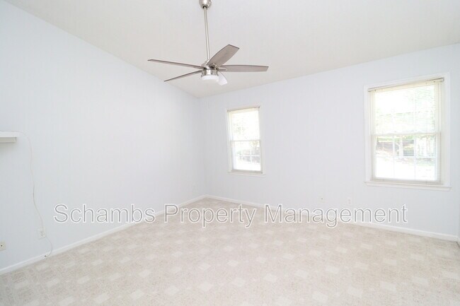 Building Photo - 240 Beechtree Dr