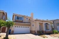 Building Photo - ***Exceptional 3BR/2.5BA Residence in Prime *** San Leandro Location