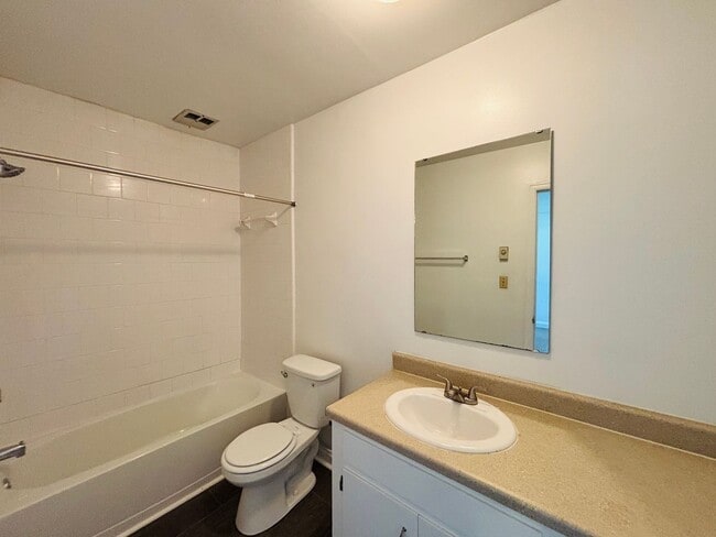 Building Photo - 110 Northview Dr