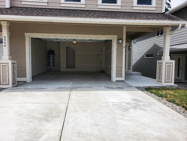 Building Photo - 6906 Delaney Ln NE