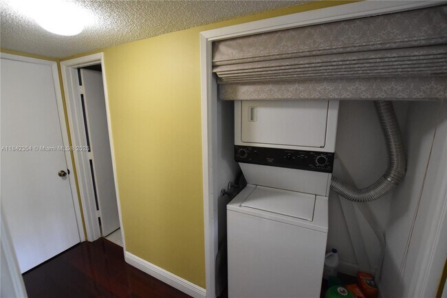 Building Photo - 3800 Oaks Clubhouse Dr