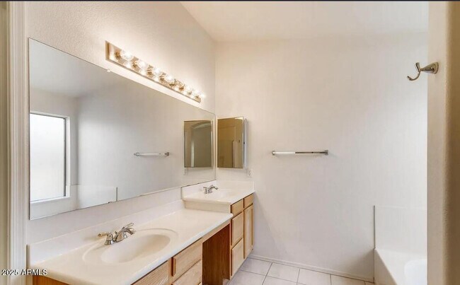 Building Photo - 17640 N 17th St