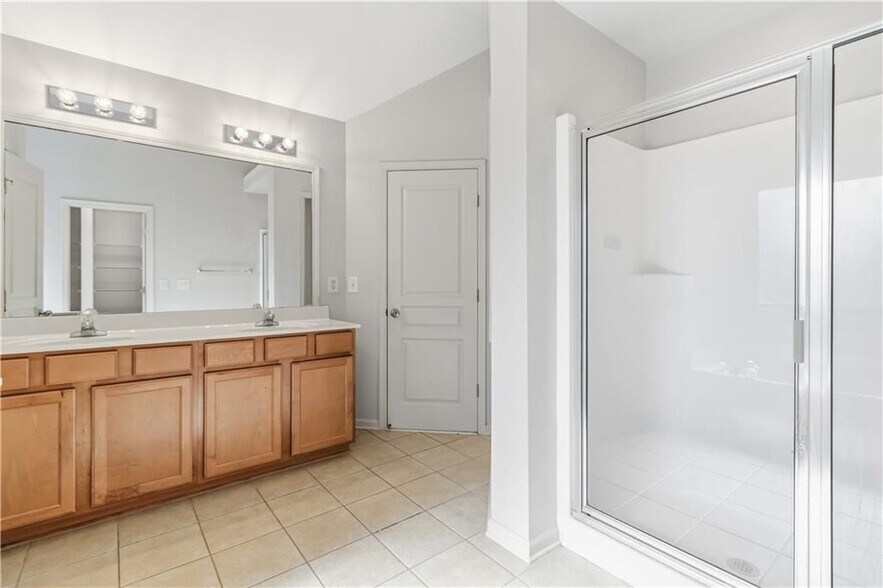 Building Photo - 5675 Falls Landing Dr