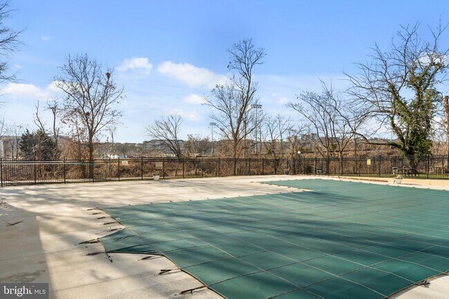 Building Photo - 4600 Duke St