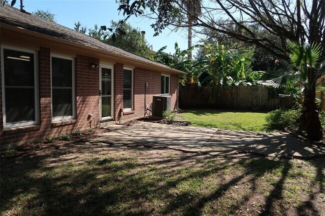 Building Photo - 1714 Oak Ridge Dr