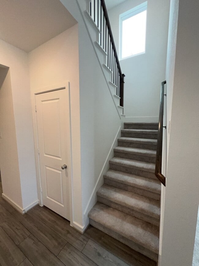 Building Photo - 9719 Lucky knot Ln