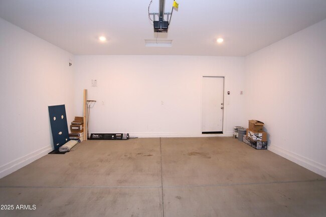 Building Photo - 9127 W Minnezona Ave