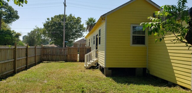 Building Photo - 4501 Majestic Oaks Dr
