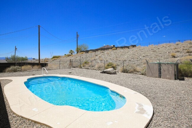 Building Photo - THREE CAR POOL HOME