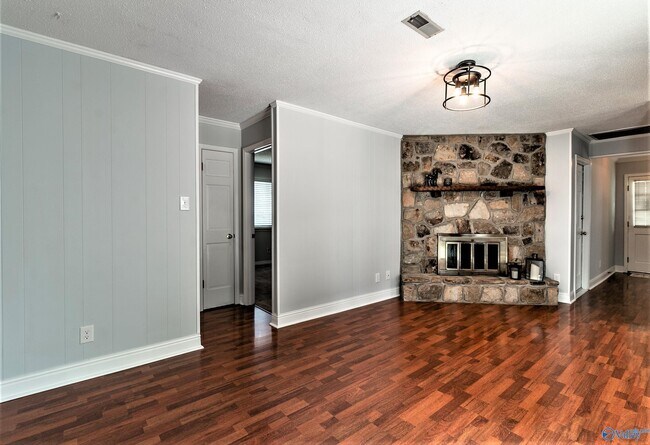 Building Photo - 1201 Aldridge Dr SE