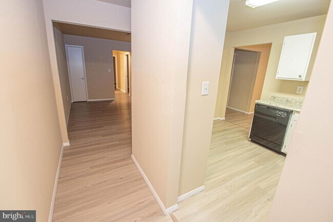 Building Photo - 800 College Ln
