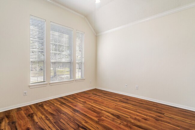 Building Photo - 24915 Pikecrest Dr