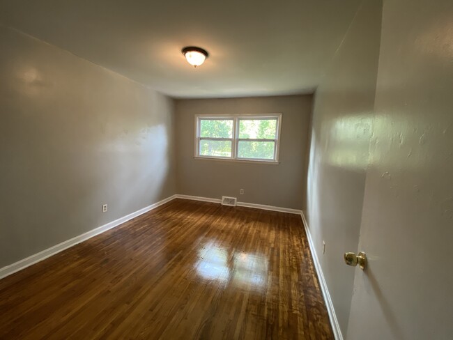 Bedroom - 1851 Darbrook Dr