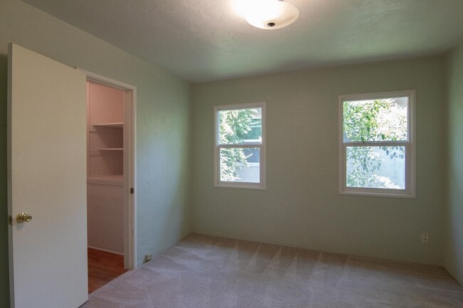 Building Photo - Spacious Custom Redding Home with Characte...