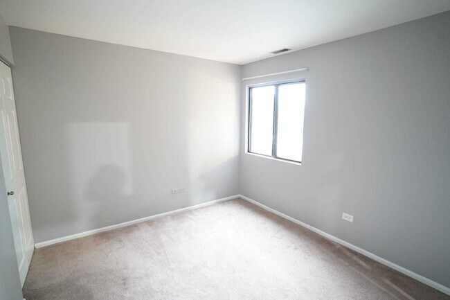Building Photo - 361 Farnsworth Ct