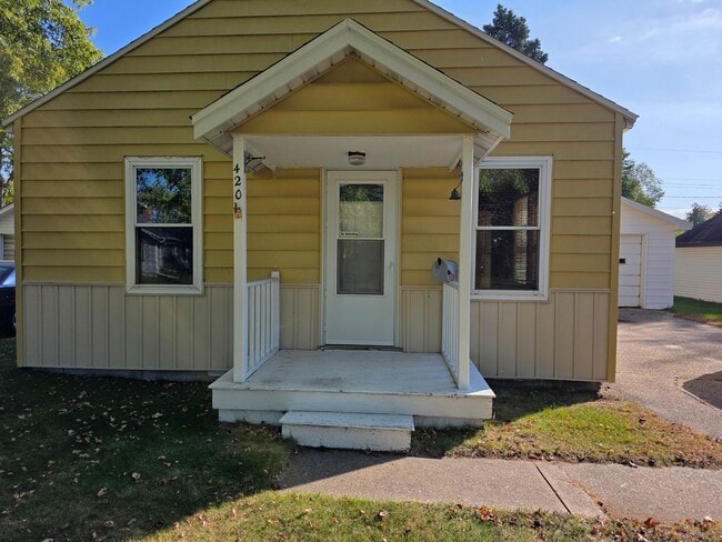 Building Photo - 2 Bed 1 Bath Single Family Home in Wiscons...