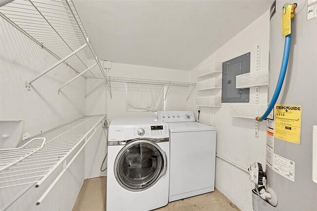 Building Photo - 2200 NE 54th St