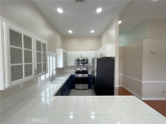 Building Photo - 3130 Oakcrest Dr