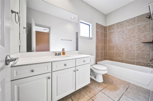 Building Photo - 5221 Eigel St