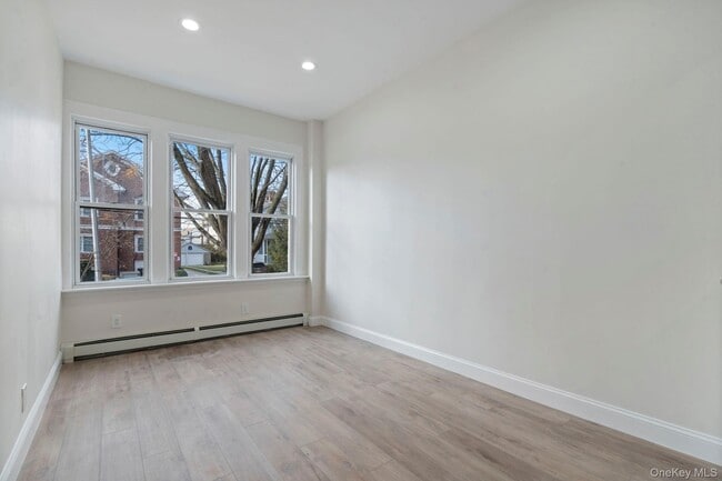 Building Photo - 42-27 214th Pl