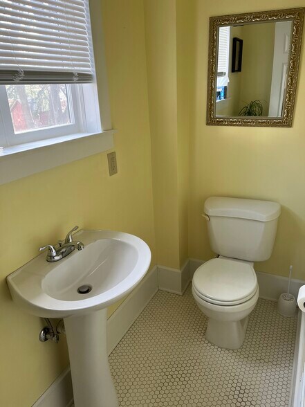 Building Photo - 423 Mitchell St