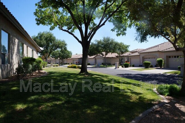 Building Photo - 9753 E Holiday Way