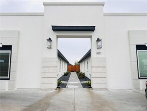 Building Photo - 10 Sugar Gdn Dr