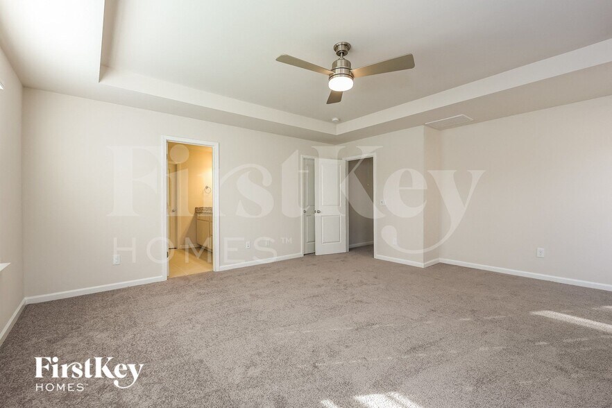 Building Photo - 558 Hillpark Ln