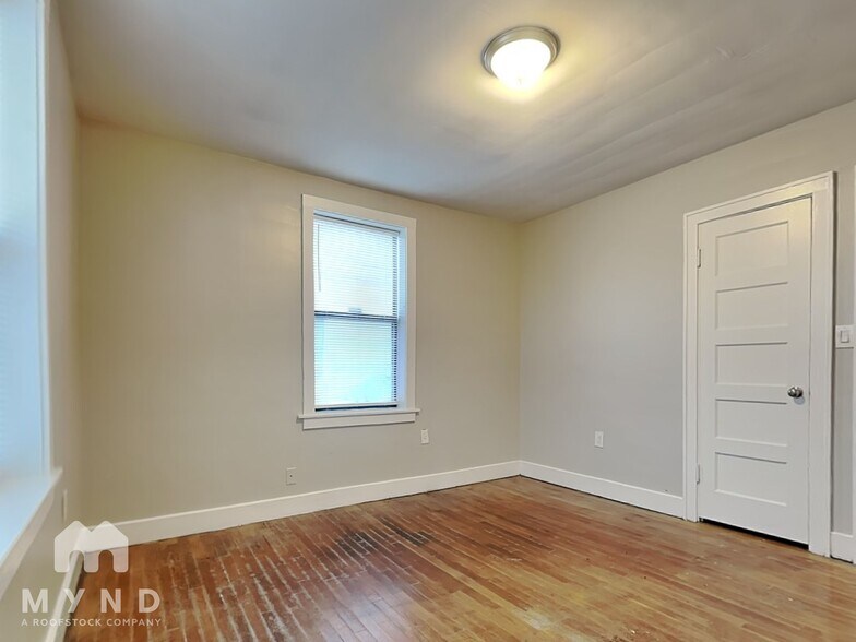 Building Photo - 2325 Riley Ave