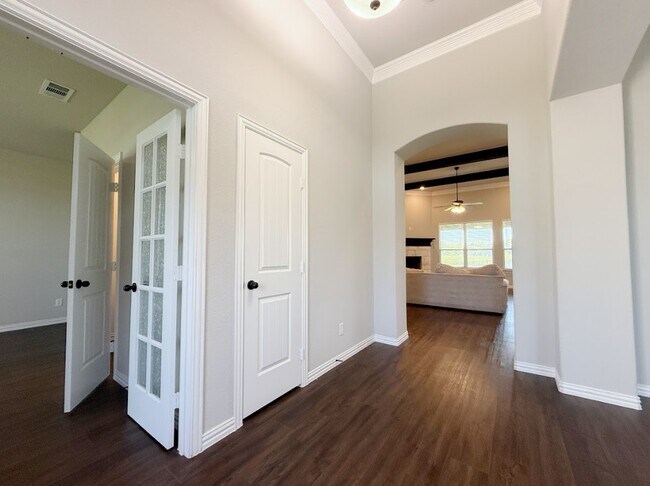 Building Photo - 104 Cottonwood Ct