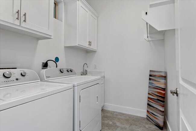 Building Photo - 1005 Bingham St