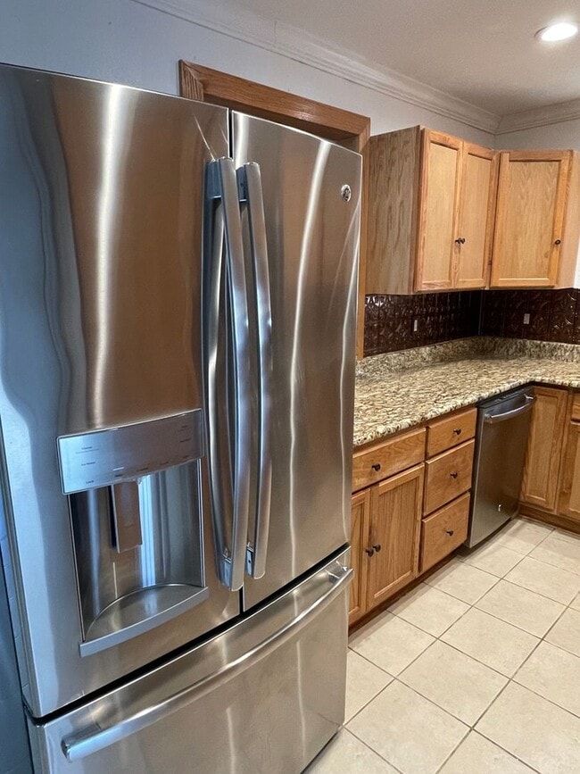 Building Photo - Split level home in West Lampasas