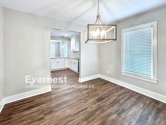 Building Photo - 4-Room Home in Prime Location Near Schools...