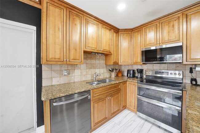 Building Photo - 2202 NW 61st Pl