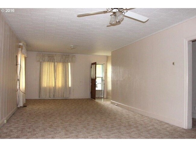 Building Photo - 1074 Elm Street
