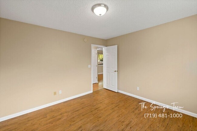 Building Photo - 5833 Bow River Dr