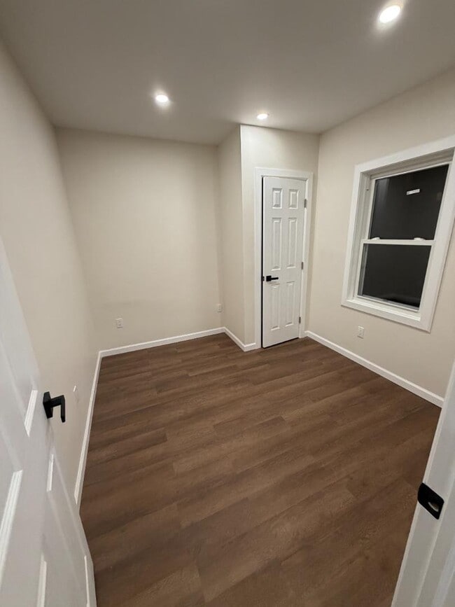 Building Photo - 6-36 Beach 22nd St