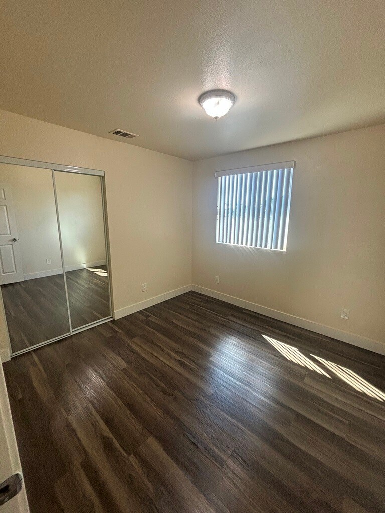 Building Photo - 133 W 74th St