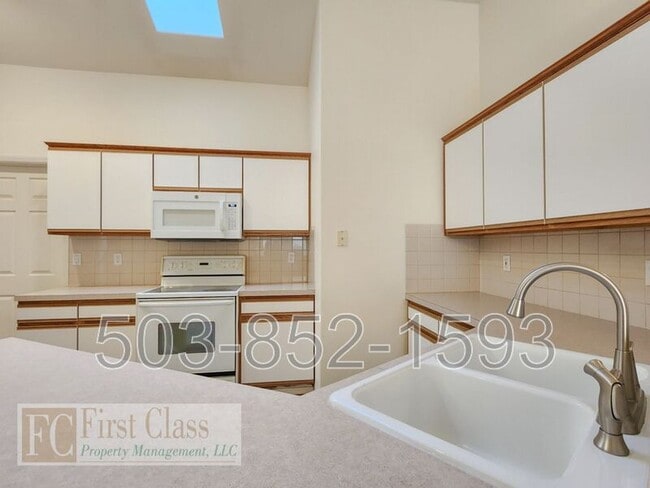 Building Photo - 13156 SW MENLOR Ln