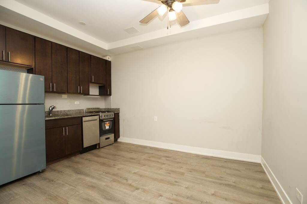 Building Photo - 4856 N Damen Ave